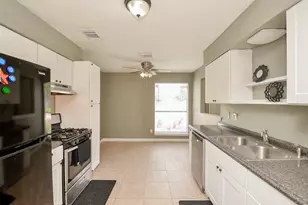10418 Sagestar Ln, Houston, TX 77089 - Photo 9