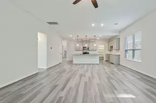 143 Scarlet Maple Ct, Conroe, TX 77318 - Photo 7