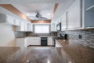 10422 Gulfstream Ln, Sugar Land, TX 77498 - Photo 13