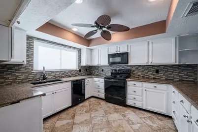 10422 Gulfstream Lane, Sugar Land, TX 77498 - Photo 11