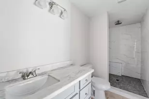 5667 Birchmont Dr, Houston, TX 77091 - Photo 9