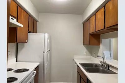 3075 Walnut Bend Lane #33, Houston, TX 77042 - Photo 7