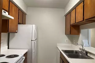 3075 Walnut Bend Ln, Houston, TX 77042 - Photo 7