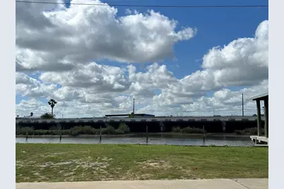 24 Cmdr Runco Lane, Taylor Lake Village, TX 77586 - Photo 3