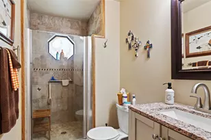 5101 W Zephyr Dr, Alvin, TX 77511 - Photo 21