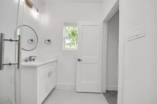 611 E 39th St, Houston, TX 77022 - Photo 23