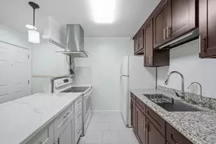 10211 Sugar Branch Dr, Houston, TX 77036 - Photo 5