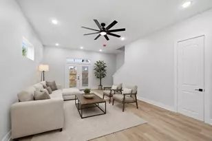 9735 Pelsey St, Houston, TX 77029 - Photo 13