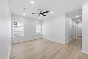 9735 Pelsey St, Houston, TX 77029 - Photo 23