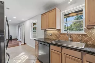 5307 Poinciana Dr, Houston, TX 77092 - Photo 9