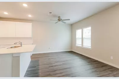 446 S Centro Circle, Shenandoah, TX 77385 - Photo 5