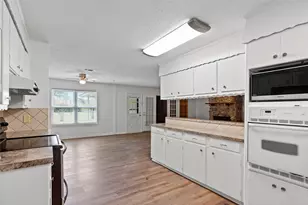 1717 Jones St, Alvin, TX 77511 - Photo 9