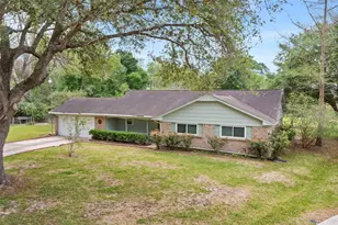1717 Jones St, Alvin, TX 77511 - Photo 3