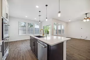 5134 Aedan Oak St, Houston, TX 77018 - Photo 9