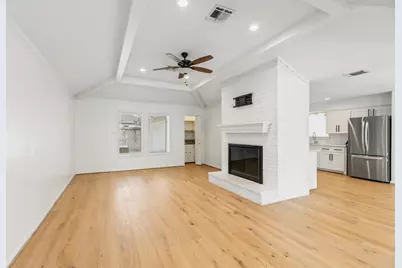 10118 Chevy Chase Drive, Houston, TX 77042 - Photo 9