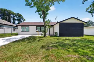 1302 Appomattox Dr, Texas City, TX 77591 - Photo 1