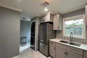 4833 Van Fleet St, Houston, TX 77033 - Photo 5