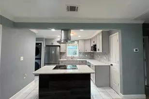 4833 Van Fleet St, Houston, TX 77033 - Photo 3