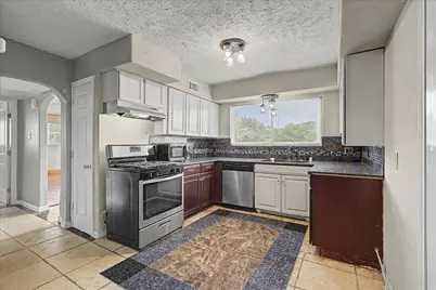 2211 Bonita Way, Baytown, TX 77520 - Photo 9
