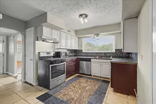 2211 Bonita Way, Baytown, TX 77520 - Photo 9
