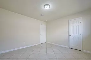 8735 Valley Flag Dr, Houston, TX 77078 - Photo 23