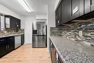 2719 Field Line Dr, Sugar Land, TX 77479 - Photo 11