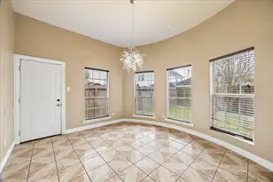 5027 Creekmont Dr, Houston, TX 77091 - Photo 7