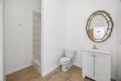 5027 Creekmont Drive, Houston, TX 77091 - Photo 9