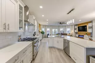 4 Shore Acres Cir, Shoreacres, TX 77571 - Photo 11