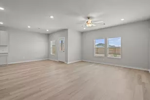 2425 E Heritage Dr, Dayton, TX 77535 - Photo 11