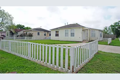 1231 W 7th Street, Freeport, TX 77541 - Photo 3