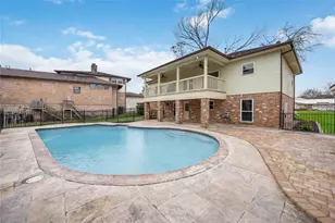 18623 Point Lookout Dr, Nassau Bay, TX 77058 - Photo 37