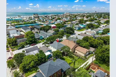 2710 Avenue P 1/2, Galveston, TX 77550 - Photo 17