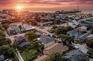 2710 Ave P 1/2, Galveston, TX 77550 - Photo 1