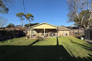8823 Shadow Crest St, Houston, TX 77074 - Photo 13