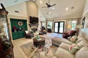 51 S Trillium Ct, Lake Jackson, TX 77566 - Photo 17