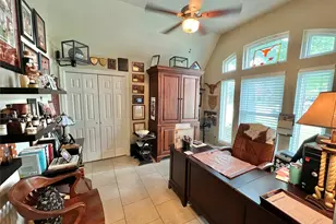 51 S Trillium Ct, Lake Jackson, TX 77566 - Photo 9