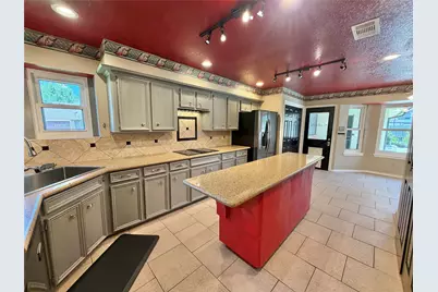 51 S Trillium Court, Lake Jackson, TX 77566 - Photo 9