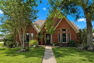 51 S Trillium Ct, Lake Jackson, TX 77566 - Photo 1
