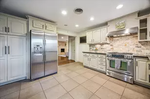 9813 Pine Lake Dr Dr, Houston, TX 77055 - Photo 3