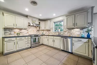 9813 Pine Lake Drive Drive, Houston, TX 77055 - Photo 5