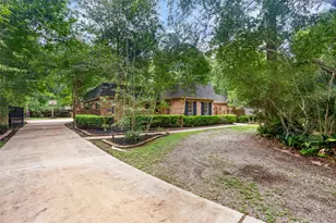 1216 Oak Hollow Dr, Dickinson, TX 77539 - Photo 1