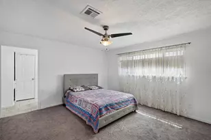 9810 Halliford Dr, Houston, TX 77031 - Photo 19