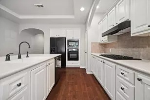 6 Douvaine Ct, The Woodlands, TX 77382 - Photo 7