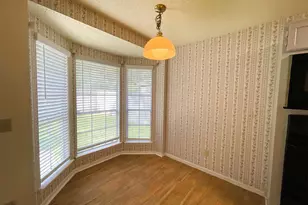 107 S Village Knoll Cir, The Woodlands, TX 77381 - Photo 15