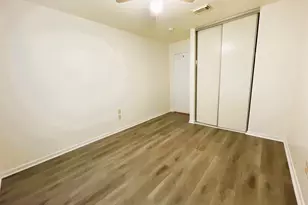 107 S Village Knoll Cir, The Woodlands, TX 77381 - Photo 13