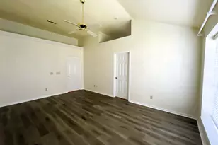 107 S Village Knoll Cir, The Woodlands, TX 77381 - Photo 25