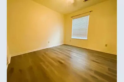 107 S Village Knoll Circle, The Woodlands, TX 77381 - Photo 11