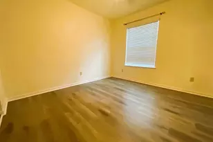 107 S Village Knoll Cir, The Woodlands, TX 77381 - Photo 11