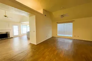 107 S Village Knoll Cir, The Woodlands, TX 77381 - Photo 5